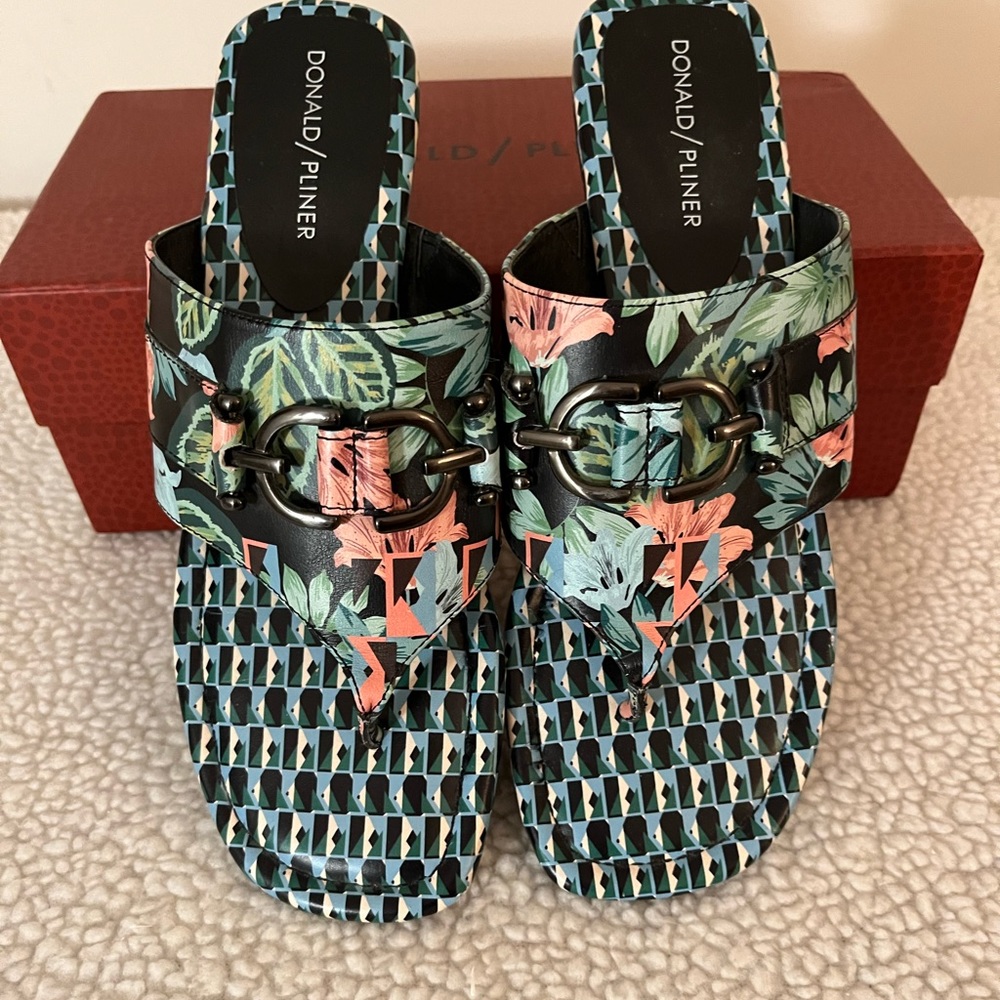 Donald Pliner Sandals - Picture 2 of 9